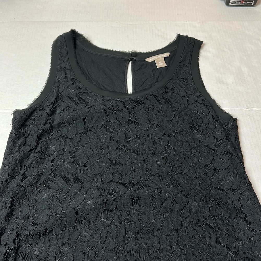Banana Republic Black lace scalloped tank top - Picture 3 of 11